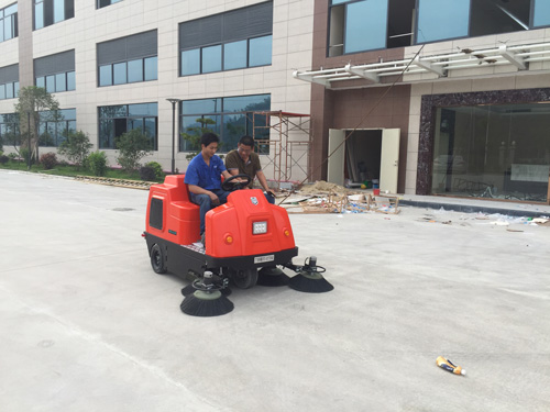 小型掃地機