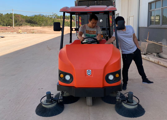 電動掃地車