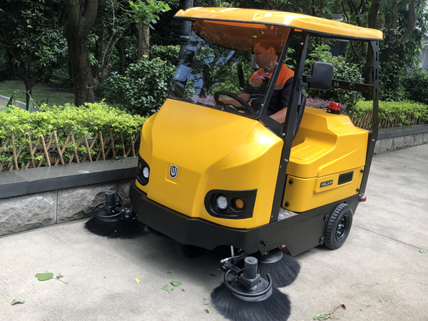 小區(qū)掃地車(chē)好用嗎?