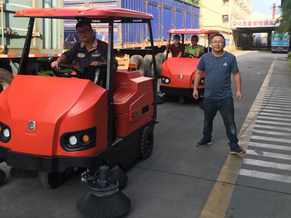工業(yè)掃地車(chē)品牌