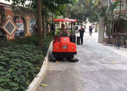 工廠(chǎng)掃地車(chē)廠(chǎng)家哪家好
